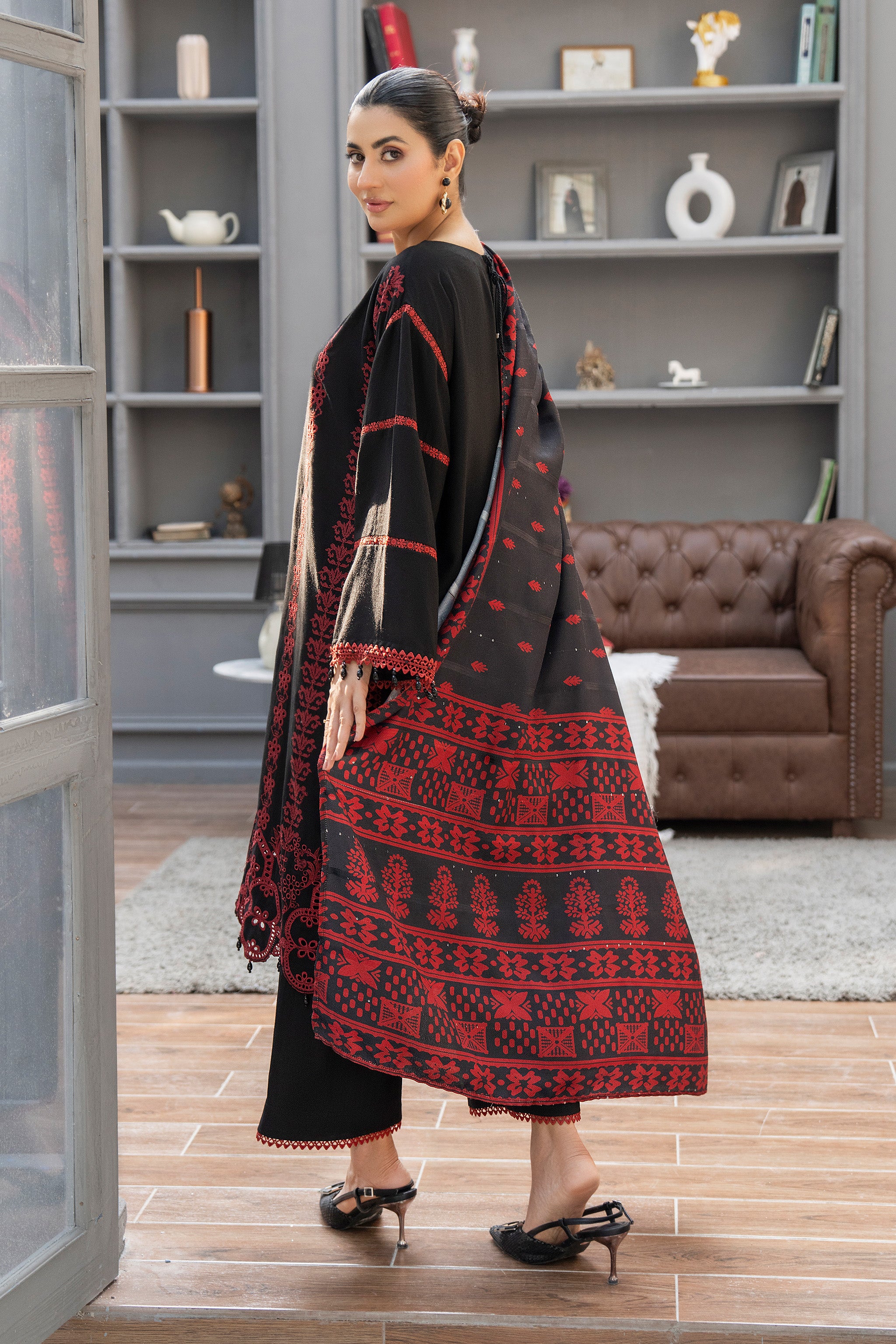 3 Piece Ready To Wear Black Embroidered Suit - AR-3907 - ARFARIWAJ