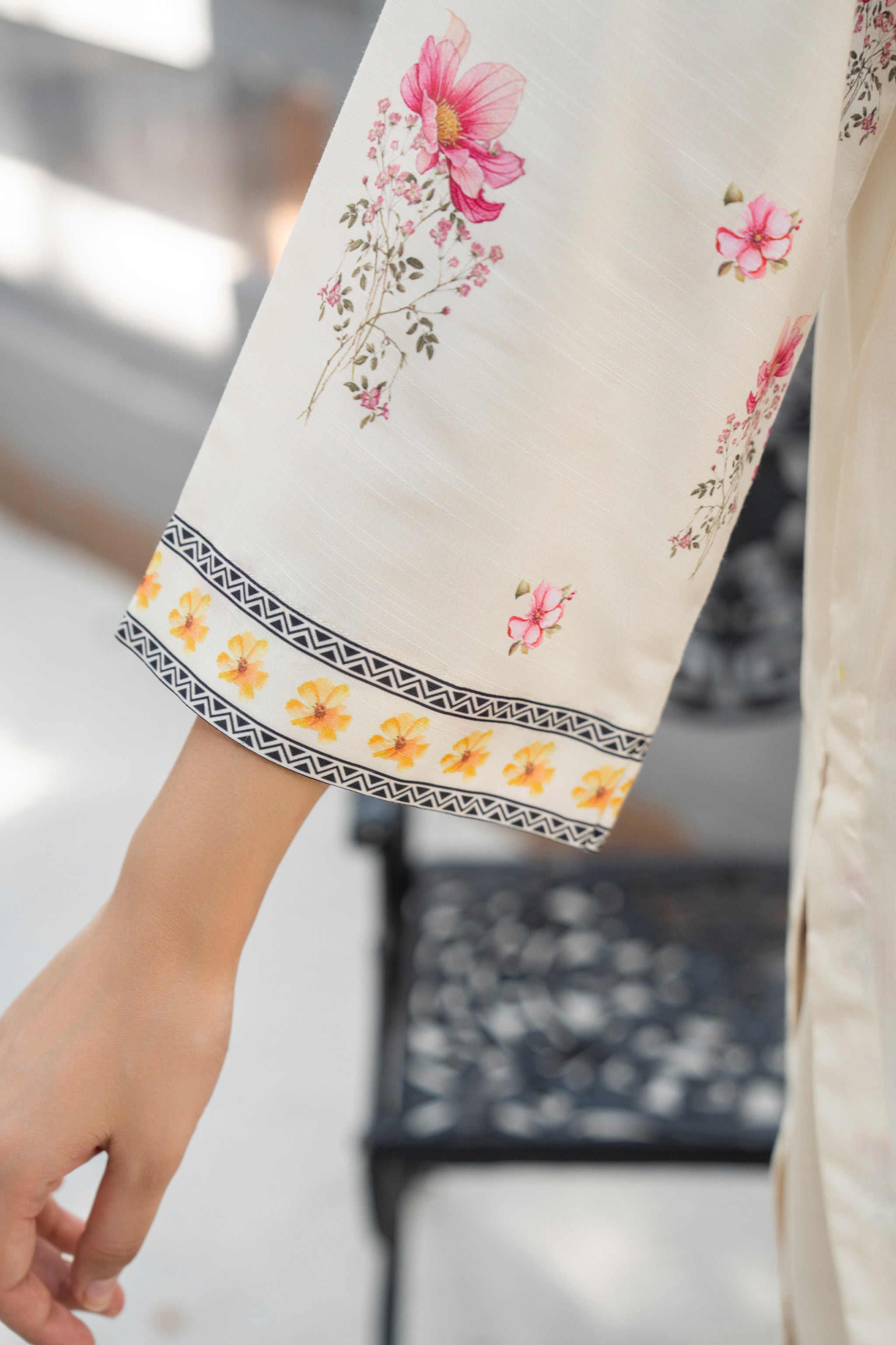 2 Piece Ready To Wear Off-White Silk Suit -AR-3901 - Arfa Riwaj